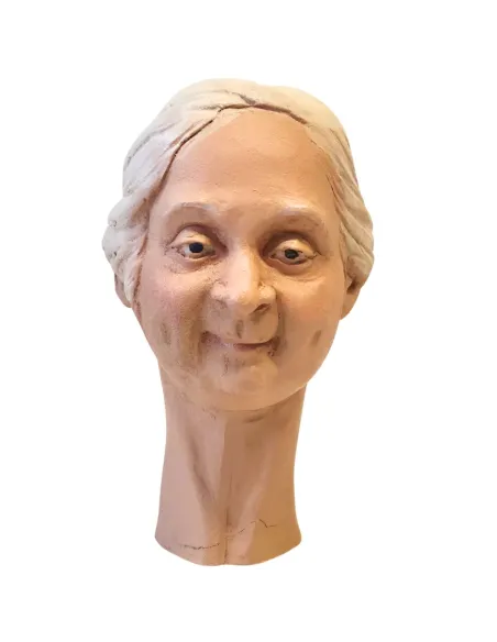Volto anziana con capelli bianchi per 30 cm