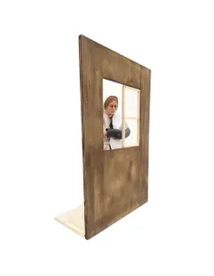 Animated Palestinian Woman Cleaning a Window - 30 cm 2