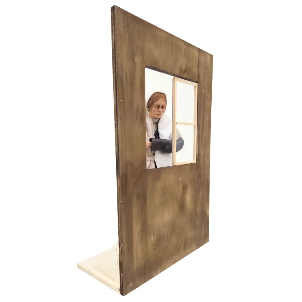 Animated Palestinian Woman Cleaning a Window - 30 cm