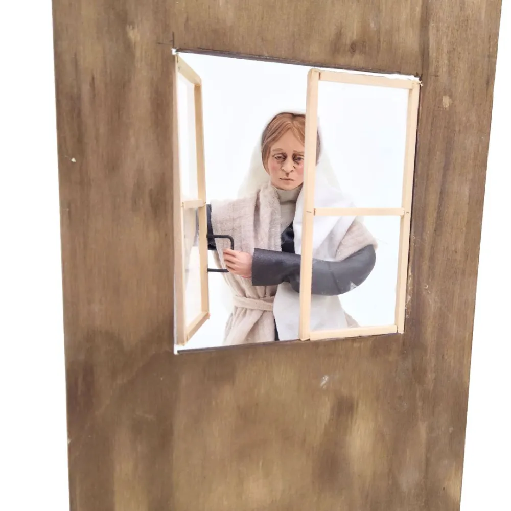Animated Palestinian Woman Cleaning a Window - 30 cm