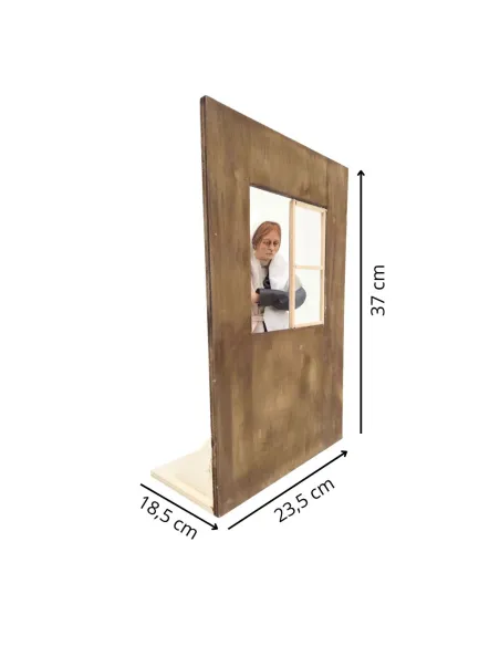 Animated Palestinian Woman Cleaning a Window - 30 cm