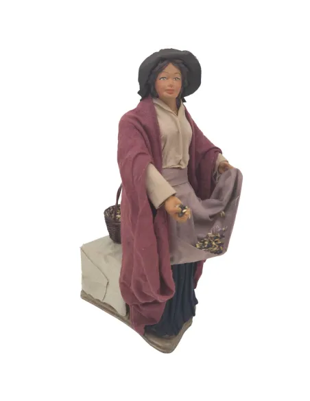 Donna che sparge il mangime in terracotta in movimento 25 cm