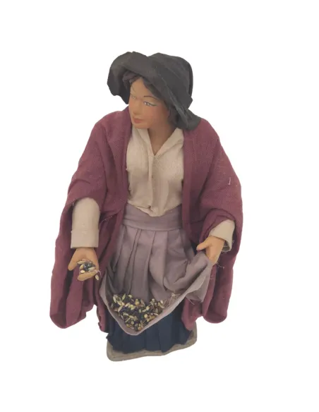 Donna che sparge il mangime in terracotta in movimento 25 cm