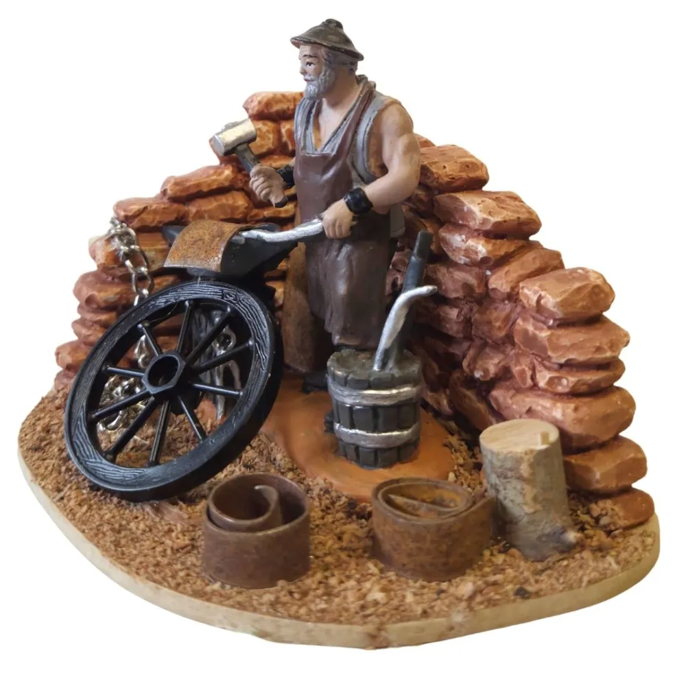 Oliver Blacksmith with Workshop Setting, 8 cm